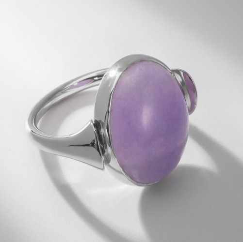 Ring with lavendel jadeit