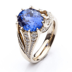 Ring with Blue Sapphire