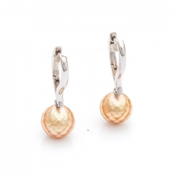 Earrings with faceted pearls